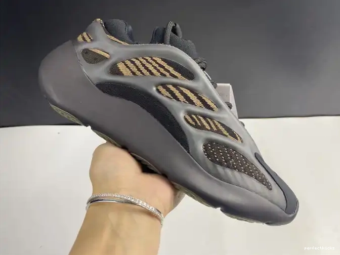 ADIDAS 700 GY0189 YEEZY V3 0604